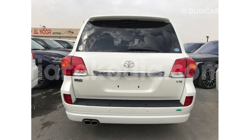 Big with watermark toyota land cruiser diana import dubai 5486