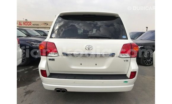 Acheter Import Voiture Toyota Land Cruiser Blanc à Import - Dubai, Diana Acheter Import Voiture Toyota Land Cruiser Blanc à Import - Dubai, Diana