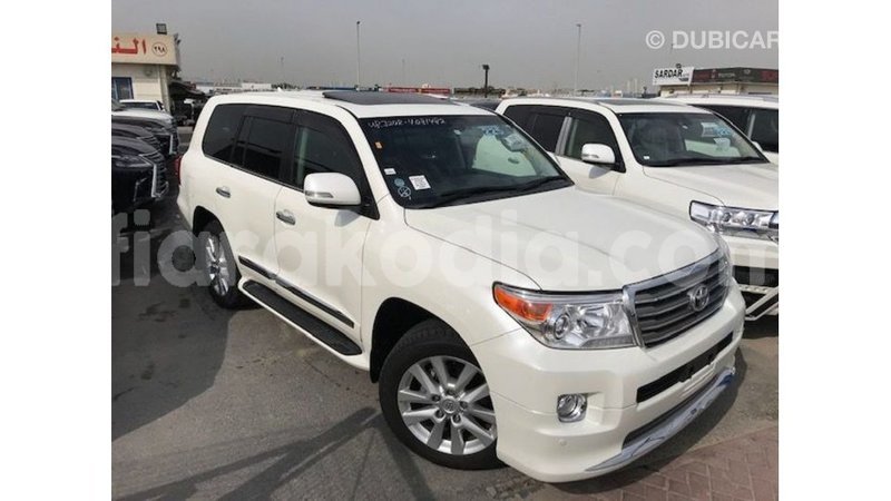 Big with watermark toyota land cruiser diana import dubai 5486