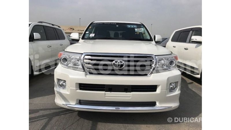 Big with watermark toyota land cruiser diana import dubai 5486