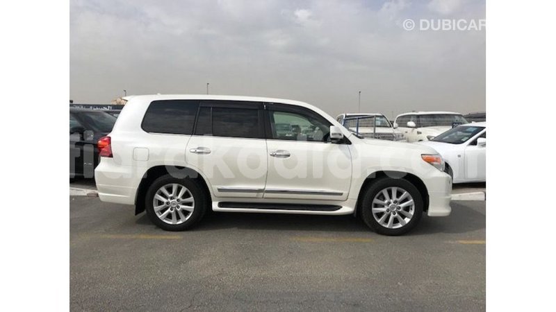 Big with watermark toyota land cruiser diana import dubai 5486