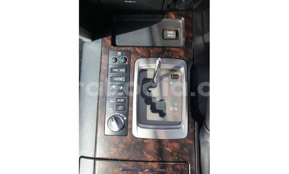 Acheter Import Voiture Toyota Land Cruiser Blanc à Import - Dubai, Diana Acheter Import Voiture Toyota Land Cruiser Blanc à Import - Dubai, Diana