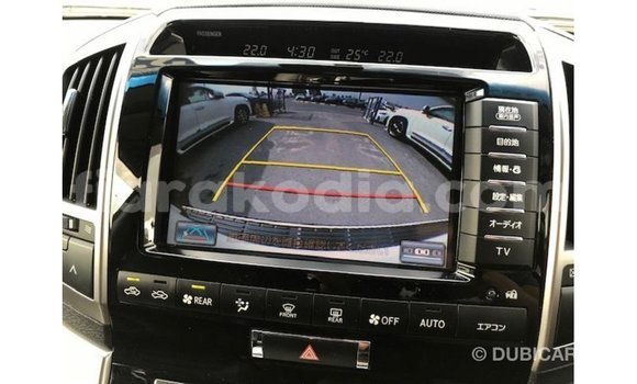 Acheter Import Voiture Toyota Land Cruiser Blanc à Import - Dubai, Diana Acheter Import Voiture Toyota Land Cruiser Blanc à Import - Dubai, Diana