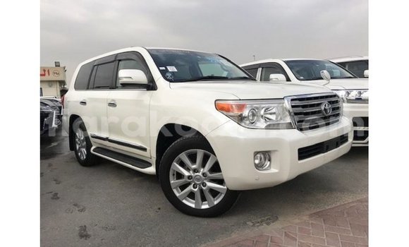 Acheter Import Voiture Toyota Land Cruiser Blanc à Import - Dubai, Diana Acheter Import Voiture Toyota Land Cruiser Blanc à Import - Dubai, Diana