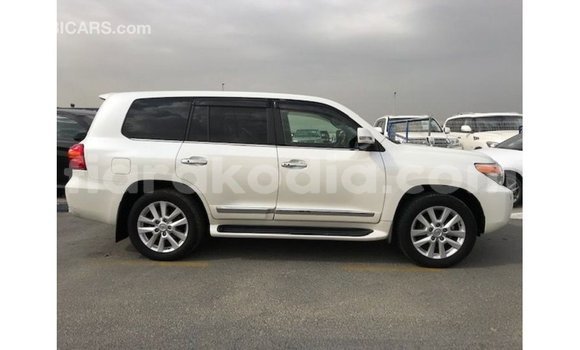 Acheter Import Voiture Toyota Land Cruiser Blanc à Import - Dubai, Diana Acheter Import Voiture Toyota Land Cruiser Blanc à Import - Dubai, Diana