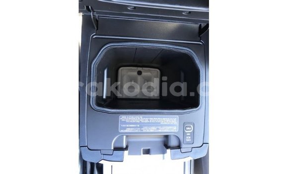 Acheter Import Voiture Toyota Land Cruiser Blanc à Import - Dubai, Diana Acheter Import Voiture Toyota Land Cruiser Blanc à Import - Dubai, Diana