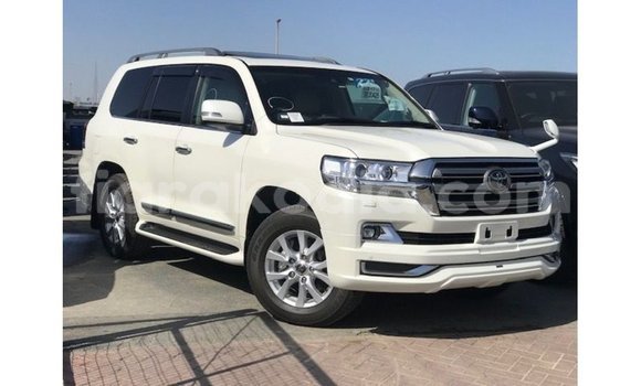 Acheter Import Voiture Toyota Land Cruiser Blanc à Import - Dubai, Diana Acheter Import Voiture Toyota Land Cruiser Blanc à Import - Dubai, Diana