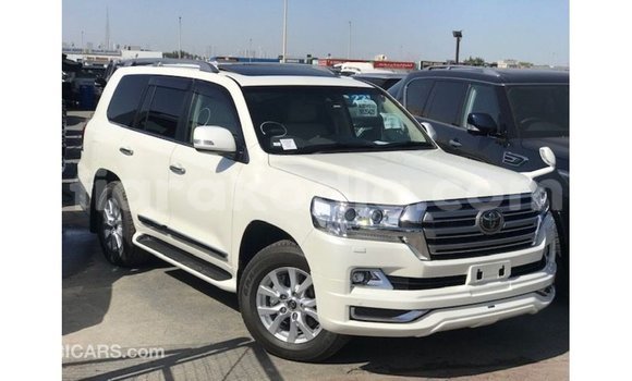 Acheter Import Voiture Toyota Land Cruiser Blanc à Import - Dubai, Diana Acheter Import Voiture Toyota Land Cruiser Blanc à Import - Dubai, Diana