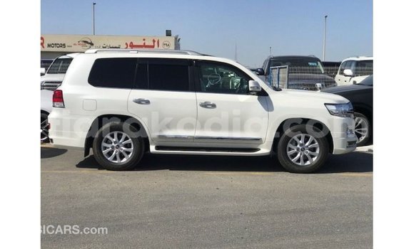 Acheter Import Voiture Toyota Land Cruiser Blanc à Import - Dubai, Diana Acheter Import Voiture Toyota Land Cruiser Blanc à Import - Dubai, Diana
