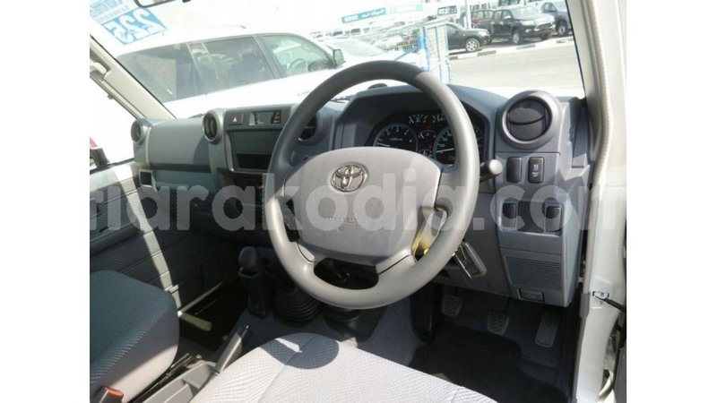 Big with watermark toyota land cruiser diana import dubai 5494