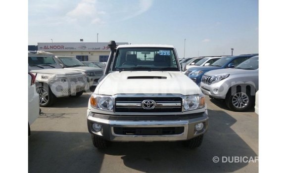 Acheter Import Voiture Toyota Land Cruiser Blanc à Import - Dubai, Diana Acheter Import Voiture Toyota Land Cruiser Blanc à Import - Dubai, Diana