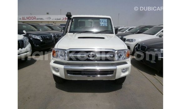 Acheter Import Voiture Toyota Land Cruiser Blanc à Import - Dubai, Diana Acheter Import Voiture Toyota Land Cruiser Blanc à Import - Dubai, Diana