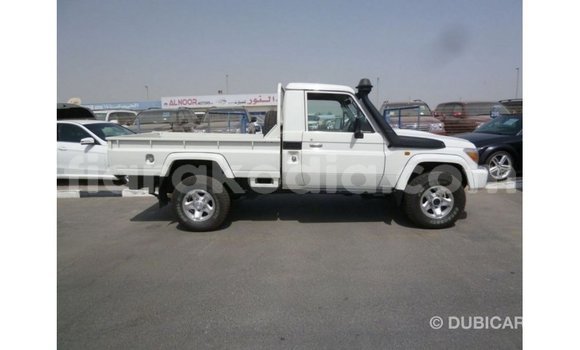 Acheter Import Voiture Toyota Land Cruiser Blanc à Import - Dubai, Diana Acheter Import Voiture Toyota Land Cruiser Blanc à Import - Dubai, Diana