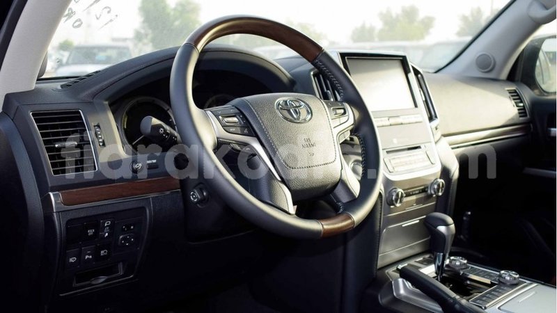 Big with watermark toyota land cruiser diana import dubai 5504