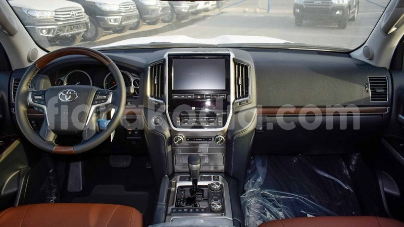 Big with watermark toyota land cruiser diana import dubai 5504