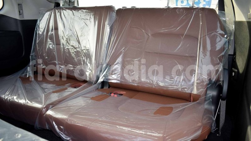 Big with watermark toyota land cruiser diana import dubai 5504