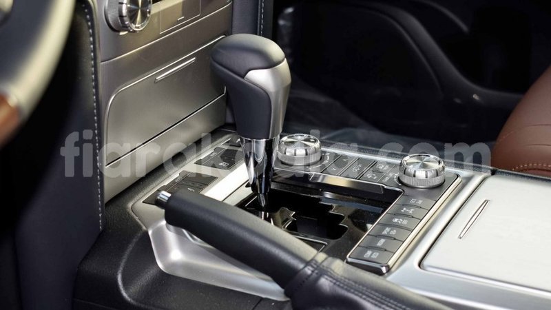 Big with watermark toyota land cruiser diana import dubai 5504