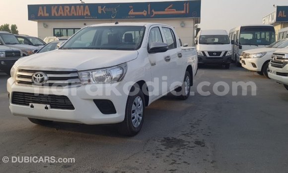 Hividy Toyota Hilux fotsy Car in Import - Dubai in Diana Hividy Toyota Hilux fotsy Car in Import - Dubai in Diana