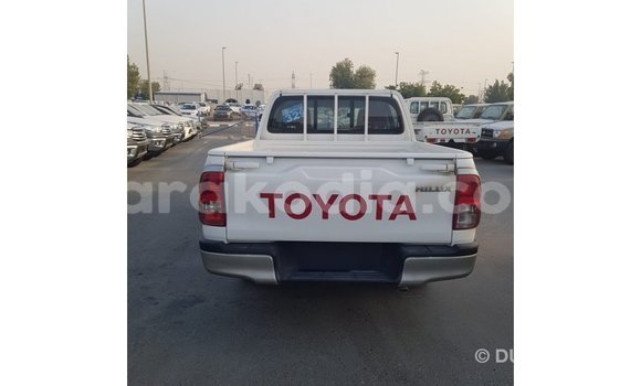 Hividy Toyota Hilux fotsy Car in Import - Dubai in Diana Hividy Toyota Hilux fotsy Car in Import - Dubai in Diana