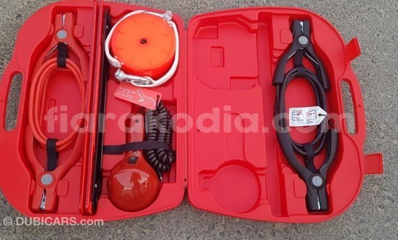 Hividy Toyota Hilux fotsy Car in Import - Dubai in Diana Hividy Toyota Hilux fotsy Car in Import - Dubai in Diana