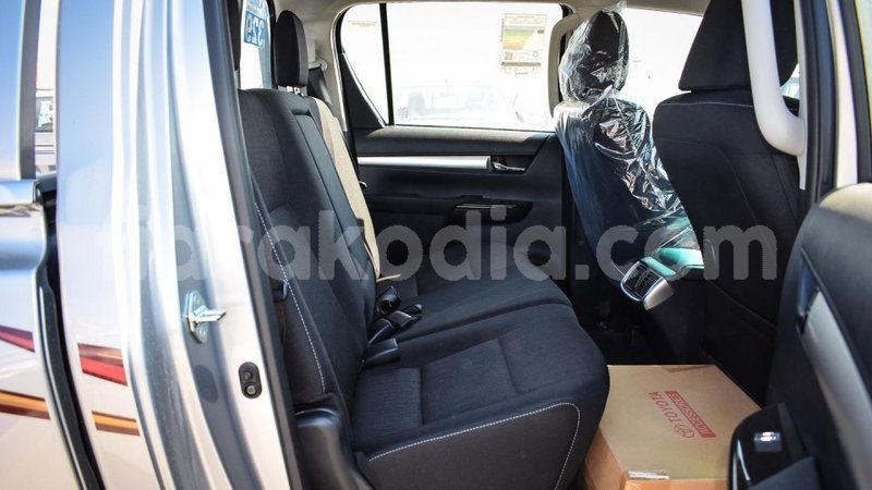 Big with watermark toyota hilux diana import dubai 5512