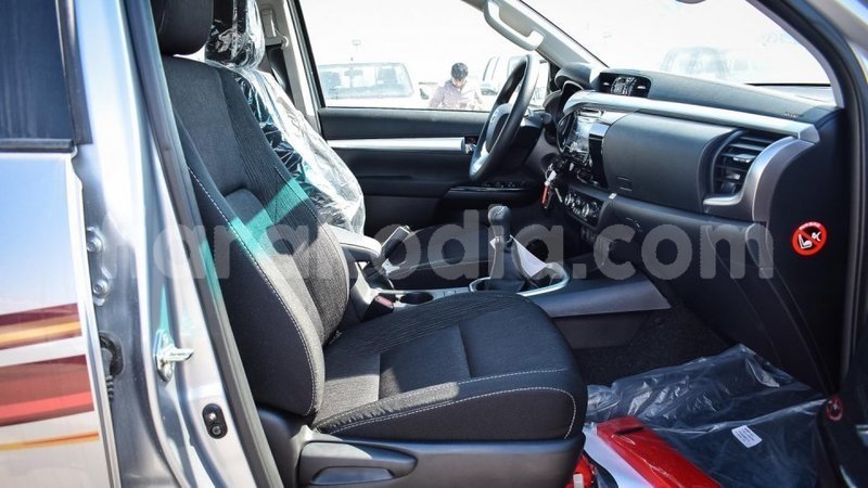 Big with watermark toyota hilux diana import dubai 5512