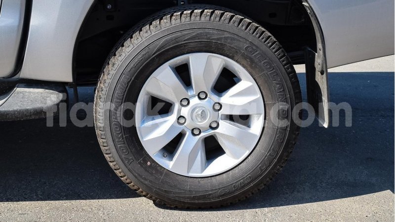 Big with watermark toyota hilux diana import dubai 5512