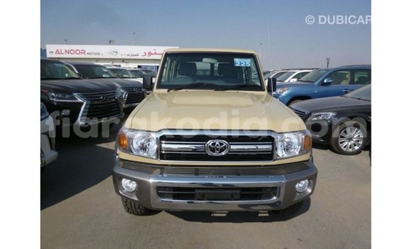Acheter Import Voiture Toyota Land Cruiser Beige à Import - Dubai, Diana Acheter Import Voiture Toyota Land Cruiser Beige à Import - Dubai, Diana