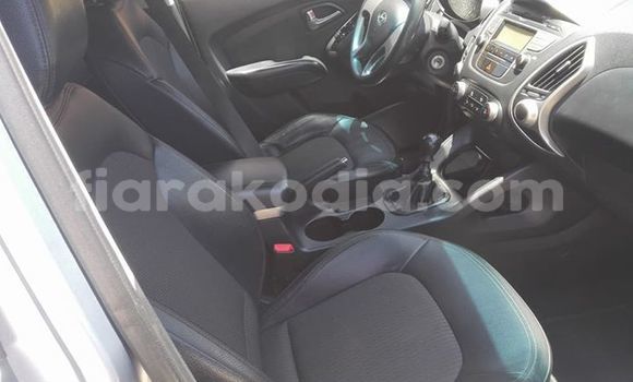 Acheter Occasion Voiture Hyundai ix35 Gris à Ambatolampy, Vakinankaratra Acheter Occasion Voiture Hyundai ix35 Gris à Ambatolampy, Vakinankaratra
