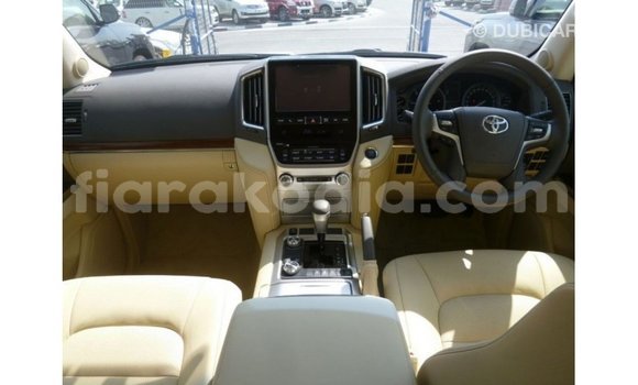 Acheter Import Voiture Toyota Land Cruiser Blanc à Import - Dubai, Diana Acheter Import Voiture Toyota Land Cruiser Blanc à Import - Dubai, Diana