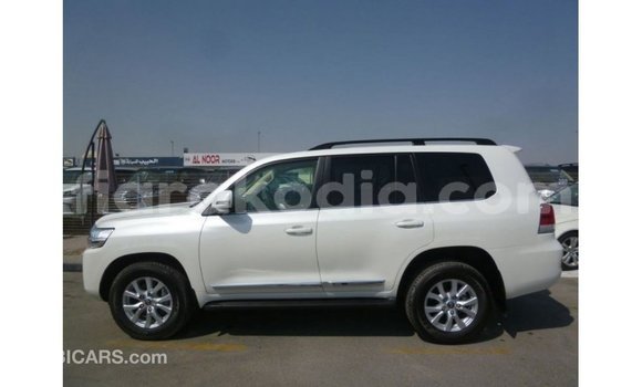 Acheter Import Voiture Toyota Land Cruiser Blanc à Import - Dubai, Diana Acheter Import Voiture Toyota Land Cruiser Blanc à Import - Dubai, Diana