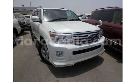 Acheter Import Voiture Toyota Land Cruiser Blanc à Import - Dubai, Diana Acheter Import Voiture Toyota Land Cruiser Blanc à Import - Dubai, Diana