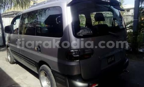 Acheter Occasion Voiture Hyundai Grand Starex Gris à Ambatolampy au Vakinankaratra Acheter Occasion Voiture Hyundai Grand Starex Gris à Ambatolampy au Vakinankaratra