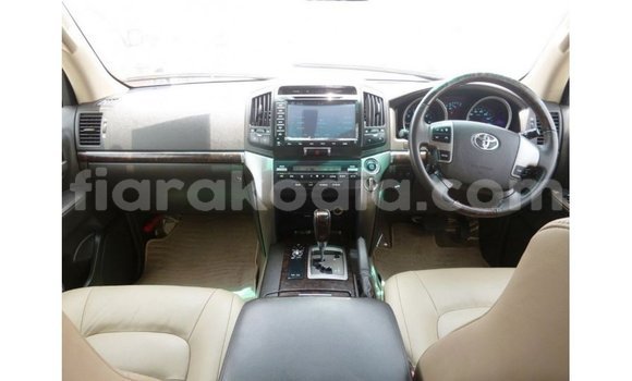 Acheter Import Voiture Toyota Land Cruiser Blanc à Import - Dubai, Diana Acheter Import Voiture Toyota Land Cruiser Blanc à Import - Dubai, Diana