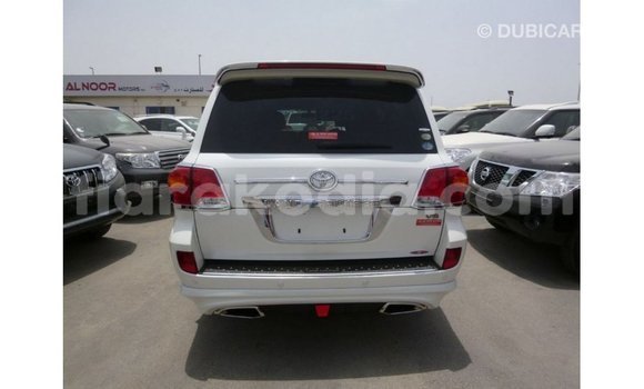 Acheter Import Voiture Toyota Land Cruiser Blanc à Import - Dubai, Diana Acheter Import Voiture Toyota Land Cruiser Blanc à Import - Dubai, Diana