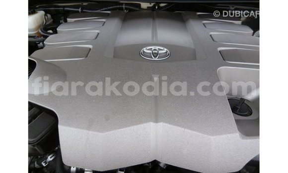 Acheter Import Voiture Toyota Land Cruiser Blanc à Import - Dubai, Diana Acheter Import Voiture Toyota Land Cruiser Blanc à Import - Dubai, Diana