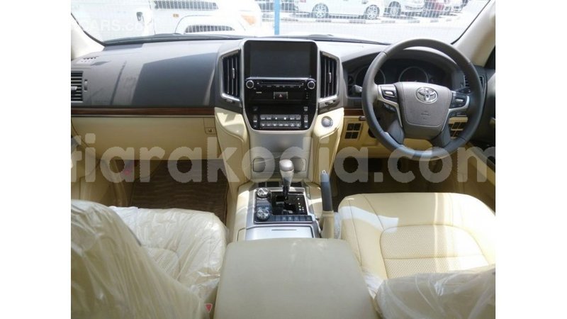 Big with watermark toyota land cruiser diana import dubai 5527