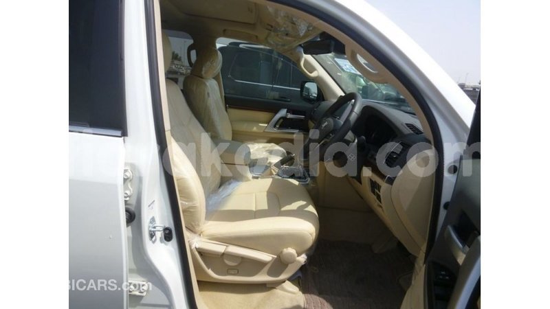 Big with watermark toyota land cruiser diana import dubai 5527