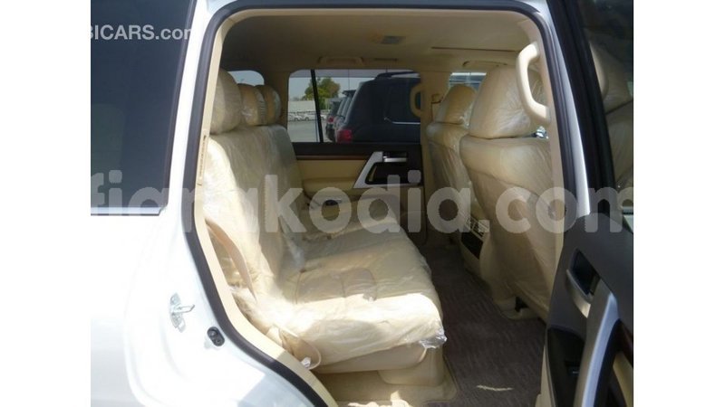 Big with watermark toyota land cruiser diana import dubai 5527