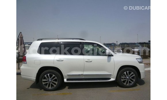 Acheter Import Voiture Toyota Land Cruiser Blanc à Import - Dubai, Diana Acheter Import Voiture Toyota Land Cruiser Blanc à Import - Dubai, Diana