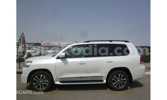 Acheter Import Voiture Toyota Land Cruiser Blanc à Import - Dubai, Diana Acheter Import Voiture Toyota Land Cruiser Blanc à Import - Dubai, Diana