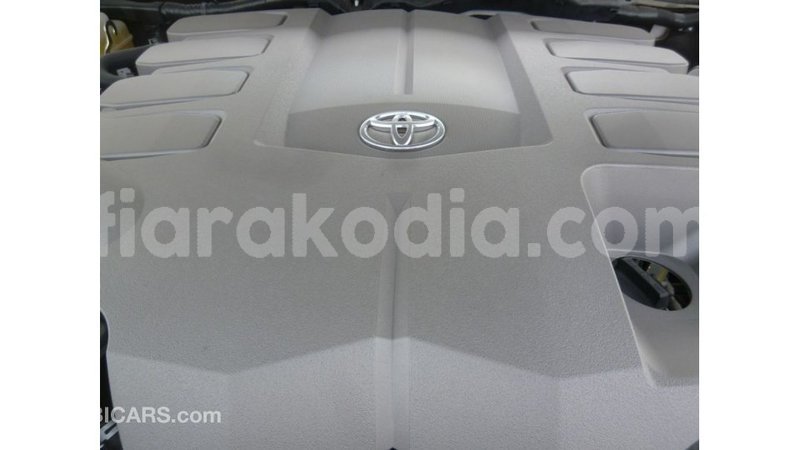 Big with watermark toyota land cruiser diana import dubai 5527