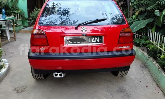 Acheter Occasion Voiture Volkswagen Golf Rouge à Ambatolampy au Vakinankaratra Acheter Occasion Voiture Volkswagen Golf Rouge à Ambatolampy au Vakinankaratra