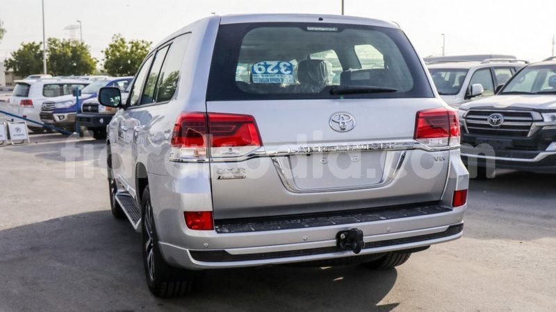 Big with watermark toyota land cruiser diana import dubai 5535