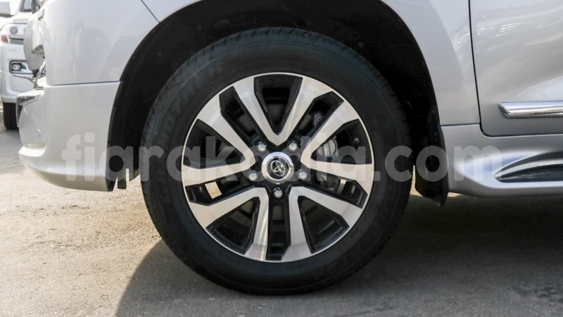 Big with watermark toyota land cruiser diana import dubai 5535