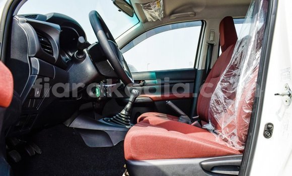 Hividy Toyota Hilux fotsy Car in Import - Dubai in Diana Hividy Toyota Hilux fotsy Car in Import - Dubai in Diana