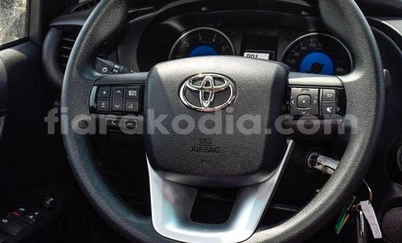 Hividy Toyota Hilux fotsy Car in Import - Dubai in Diana Hividy Toyota Hilux fotsy Car in Import - Dubai in Diana