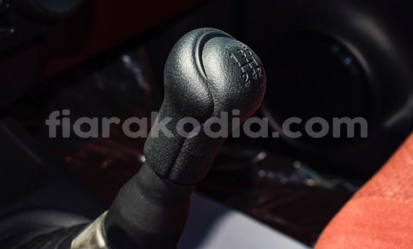 Hividy Toyota Hilux fotsy Car in Import - Dubai in Diana Hividy Toyota Hilux fotsy Car in Import - Dubai in Diana