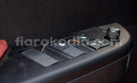 Hividy Toyota Hilux fotsy Car in Import - Dubai in Diana Hividy Toyota Hilux fotsy Car in Import - Dubai in Diana