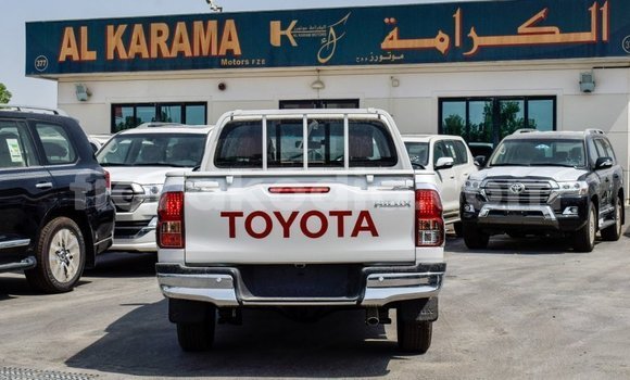Hividy Toyota Hilux fotsy Car in Import - Dubai in Diana Hividy Toyota Hilux fotsy Car in Import - Dubai in Diana
